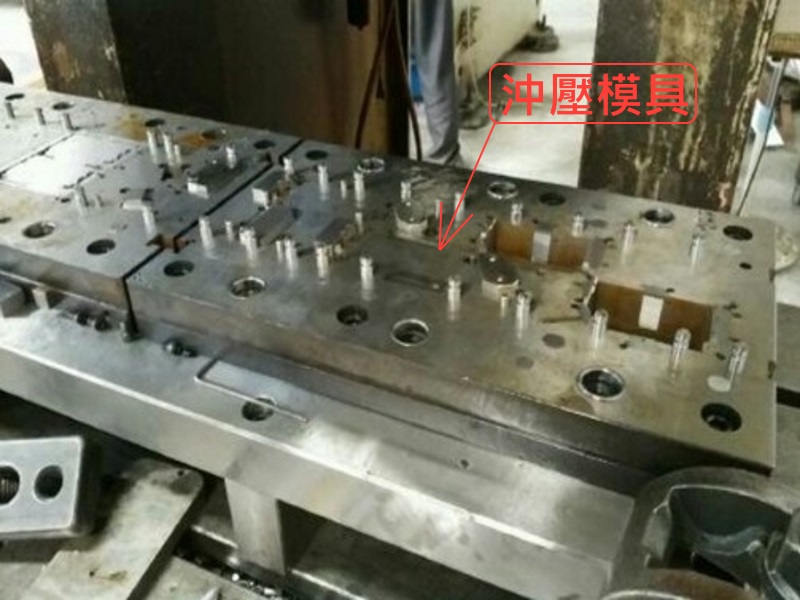 熱管模組加工成型 - 沖壓類 設備